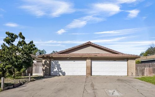 9421 Fox Creek Dr, Stockton, CA, 95210-1739 | Card Image