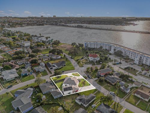 1310 Bayou Shore Dr, Galveston, TX, 77551-4319 | Card Image