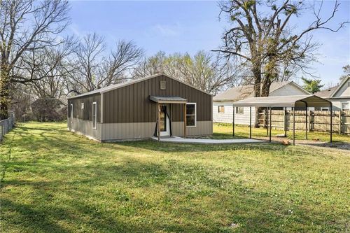 609 N Wood St, Caney, KS, 67333-1153 | Card Image