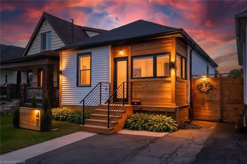 {{alt}} | Card Image