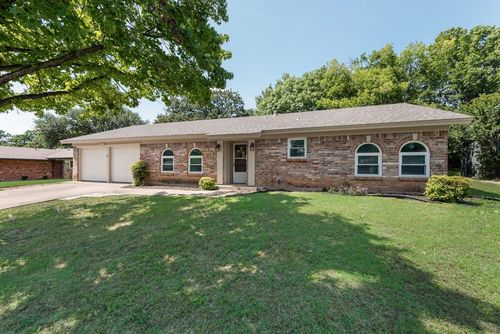 1702 Sagebrush Trl, Euless, TX, 76040-4820 | Card Image
