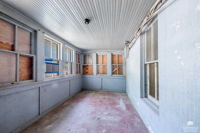 402 1 St St, House other with 4 bedrooms, 2 bathrooms and null parking in Saint George KS | Image 4