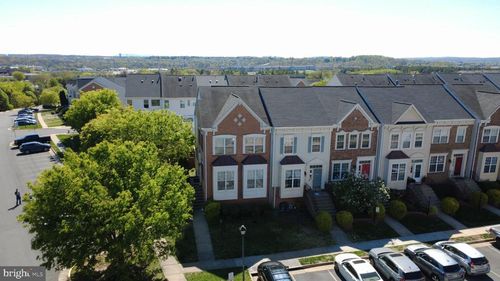 557 Edmonton Ter Ne, LEESBURG, VA, 20176-1823 | Card Image