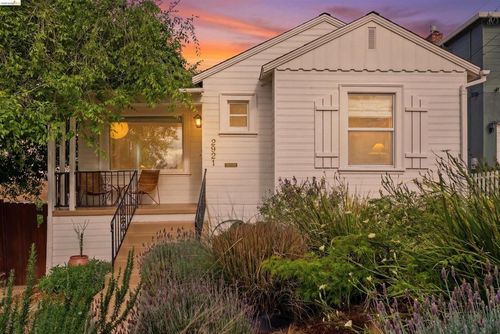 2921 Parker Ave, Oakland, CA, 94605-3252 | Card Image