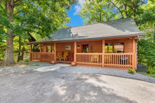 683 Kings Hills Boulevard, Pigeon Forge, TN, 37863 | Card Image