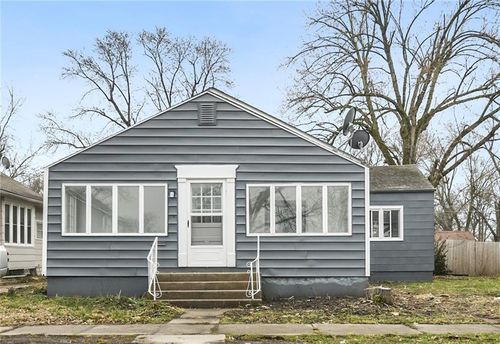 209 Brown Ave, Osawatomie, KS, 66064-1315 | Card Image