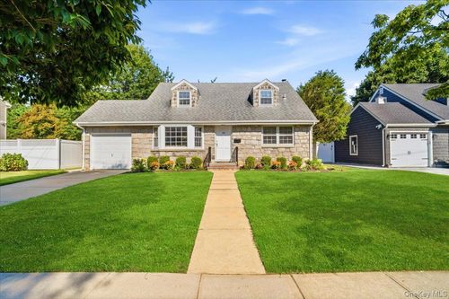 68 Roy Avenue, Oyster Bay, NY, 11758 | Card Image