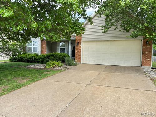 10 President Dr, O Fallon, MO, 63368-8527 | Card Image