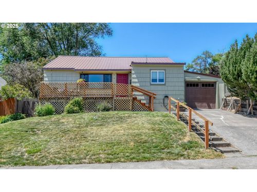 707 Nw 11th St, Pendleton, OR, 97801-1221 | Card Image