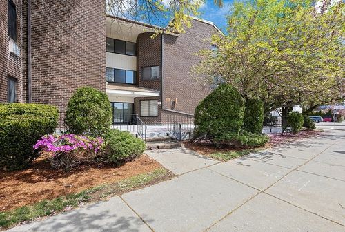 1-935 Washington St, Newton, MA, 02460 | Card Image