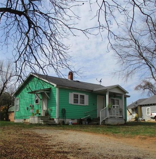 7 Jones St, Gainesville, GA, 30501-3521 | Card Image