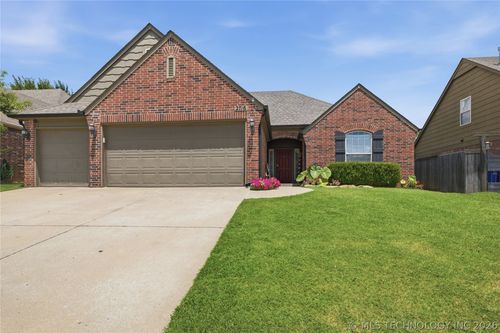 2716 Pensacola St, Broken Arrow, OK, 74011-6108 | Card Image