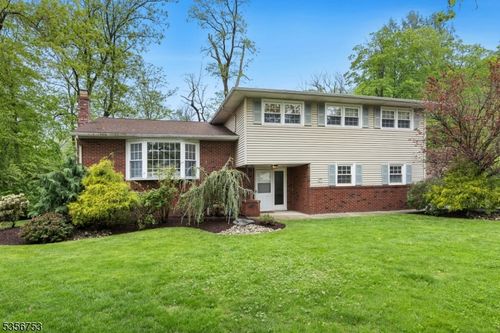 9 Copperfield Rd, Scotch Plains, NJ, 07076-1511 | Card Image