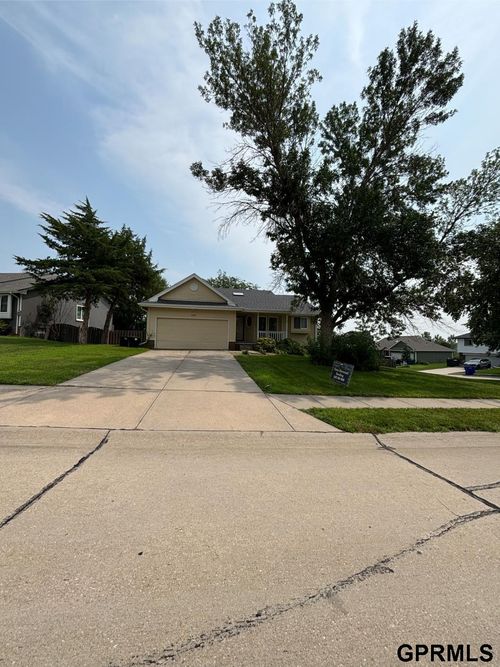 2409 Laura Cir, Papillion, NE, 68046-4216 | Card Image