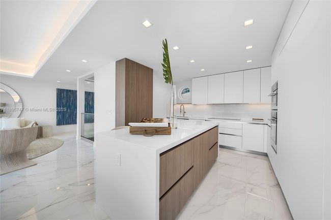 UNIT-13 - 100 S Pointe Dr, Condo with 3 bedrooms, 4 bathrooms and null parking in Miami Beach FL | Image 8