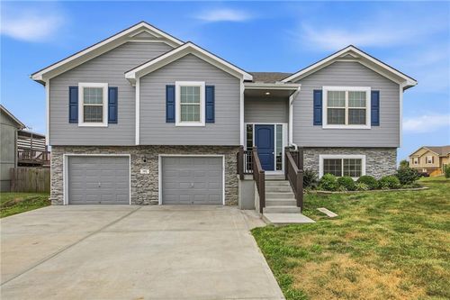301 Ne 192nd Ter, Smithville, MO, 64089-7105 | Card Image