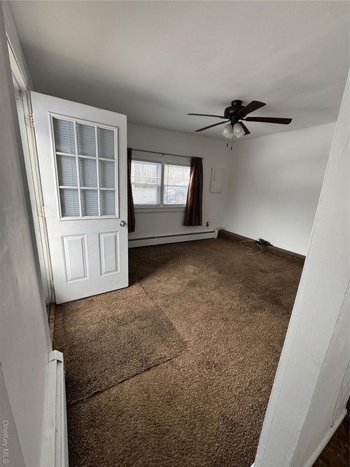 523 Fostertown Rd, Newburgh, NY, 12550-8882 | Card Image