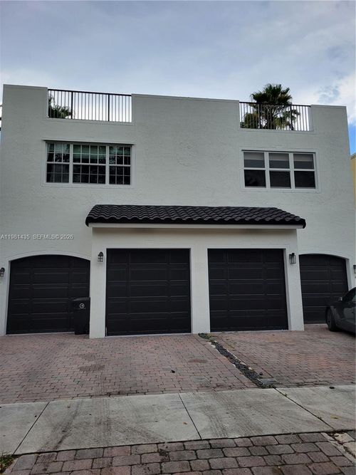 413 Sw 5th St, Fort Lauderdale, FL, 33315-1015 | Card Image