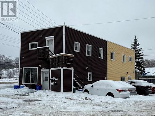 76 Kathleen St, Sudbury, ON, P3C2L9 | Card Image