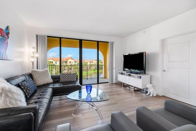 APT-401 - 300 Uno Lago Dr, Condo with 3 bedrooms, 2 bathrooms and null parking in Juno Beach FL | Image 13