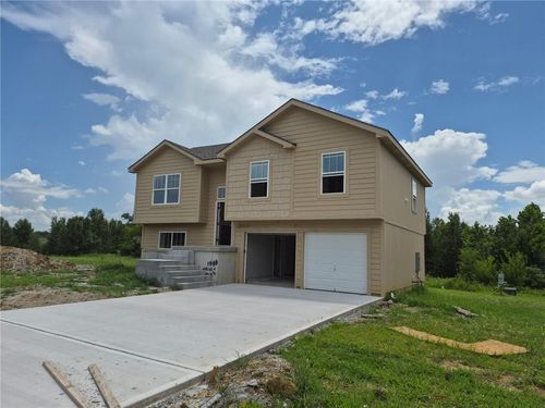 1913 Hawkview Dr, Harrisonville, MO, 64701-6003 | Card Image