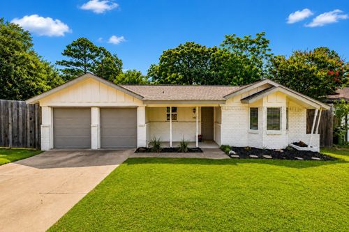 1140 Simpson Dr, Hurst, TX, 76053-4526 | Card Image