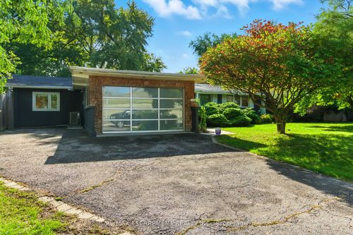 230 S Service Rd, Mississauga, ON, L5G2S1 | Card Image