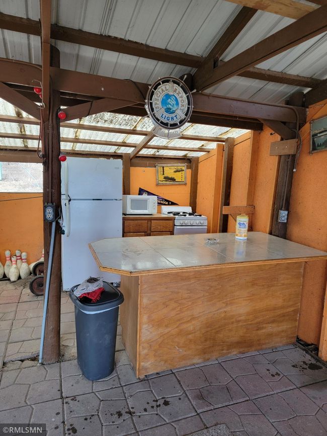 Kitchen in party room shack | Image 8