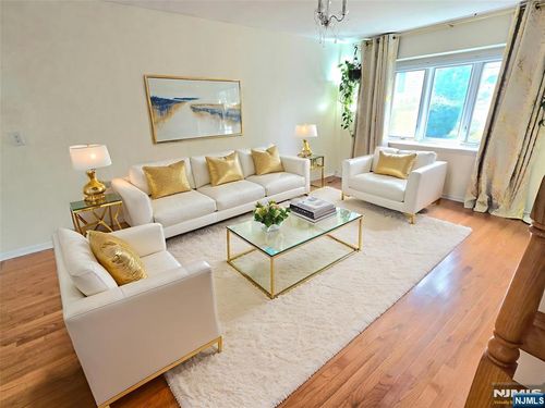 8-21 Creek Ct, Fair Lawn, NJ, 07410-1572 | Card Image