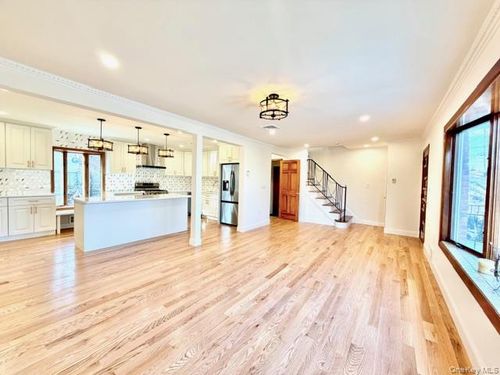 40 223rd St, Bayside, NY, 11361-2420 | Card Image