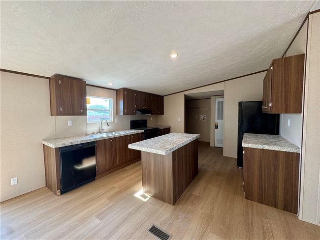 Kitchen | Image 8