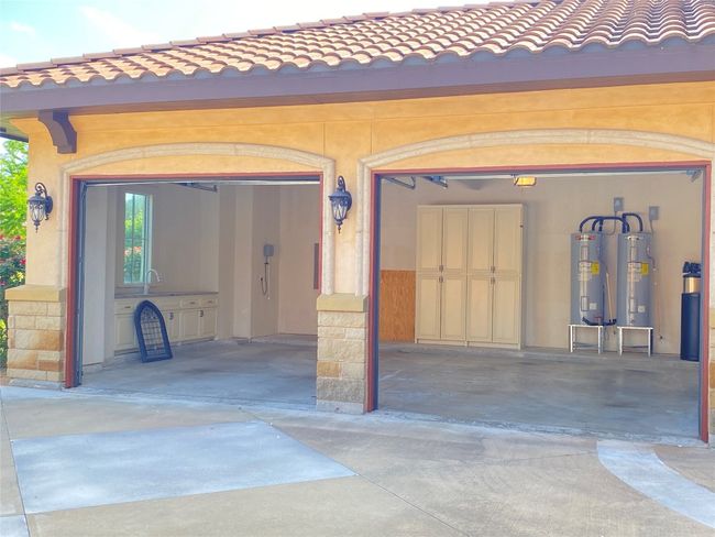 Garage | Image 28