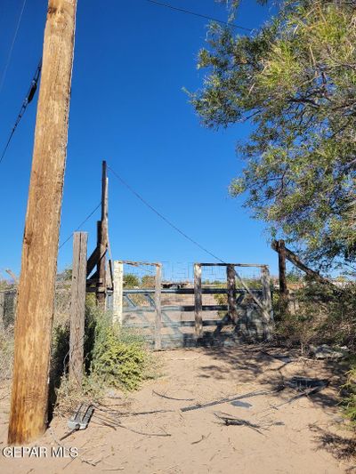 Entrance gate | Image 1