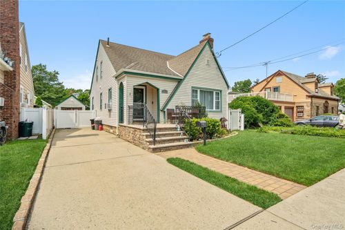 49 Devon St, Malverne, NY, 11565-2308 | Card Image
