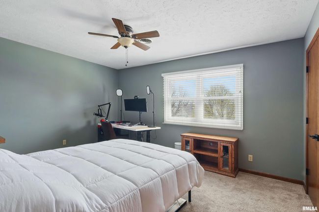 5952 Crow Valley Park Dr, Condo with 2 bedrooms, 2 bathrooms and null parking in Davenport IA | Image 23
