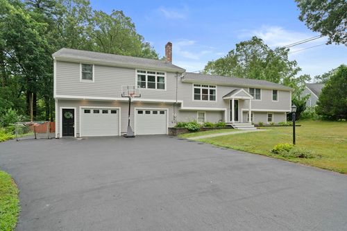 527 Old Town Way, Hanover, MA, 02339-1529 | Card Image