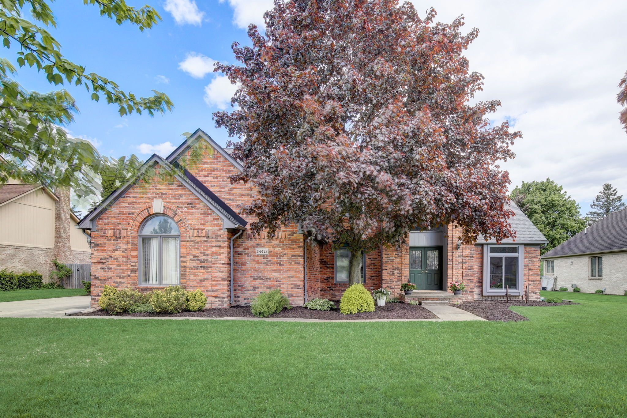 Burlington Dr, Shelby Township, MI 48315