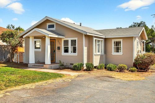 211 W 9th Ave, Escondido, CA, 92025-5049 | Card Image