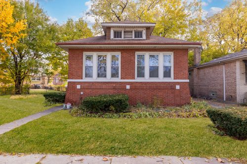 8129 S Cornell Ave, Chicago, IL, 60617-1729 | Card Image