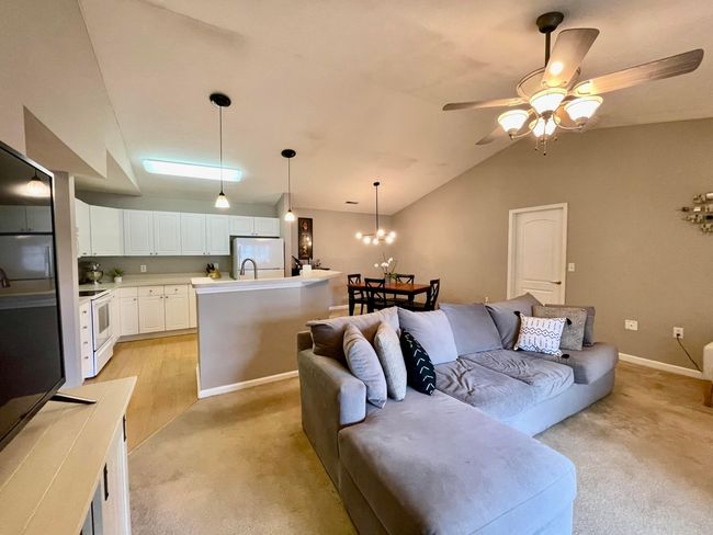 647 Spring Valley Dr, Condo with 2 bedrooms, 2 bathrooms and null parking in Lewis Center OH | Image 8