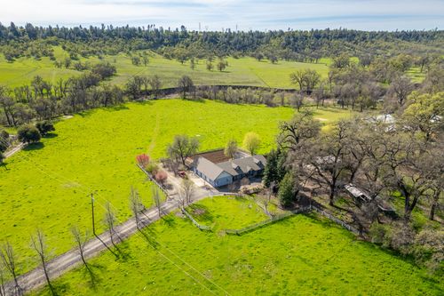 11847 Oak Run Rd, Oak Run, CA, 96069-9619 | Card Image