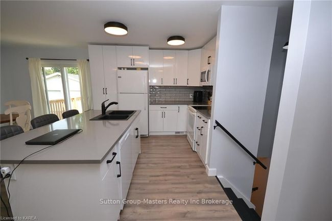 1038 Woodbine Rd, House other with 3 bedrooms, 3 bathrooms and 5 parking in Kingston ON | Image 8