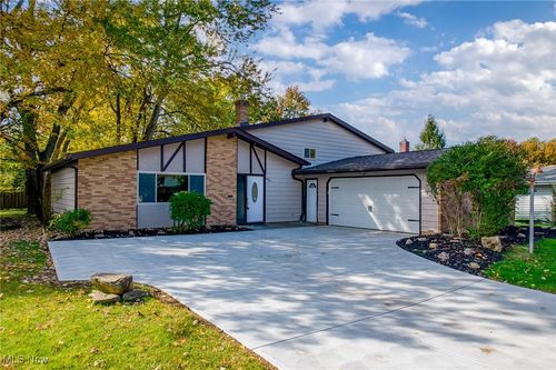 6876 Anthony Ln, Parma Heights, OH, 44130-4653 | Card Image