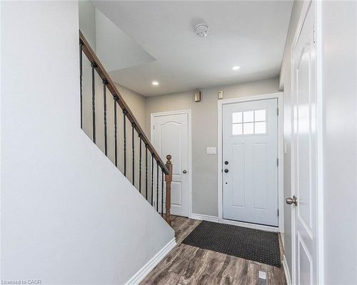 91 Madoc Dr, Brampton, ON, L6V2A3 | Card Image