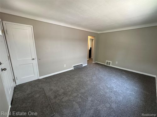 3162 Chestnut St, Dearborn, MI, 48124-4314 | Card Image