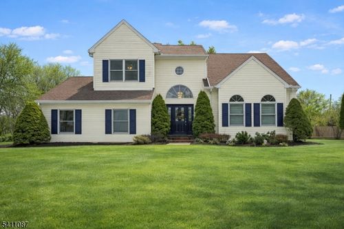 8 Kelly Dr, Succasunna, NJ, 07876-1255 | Card Image