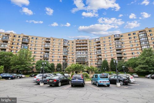 712-8360 Greensboro Dr, MCLEAN, VA, 22102-3514 | Card Image