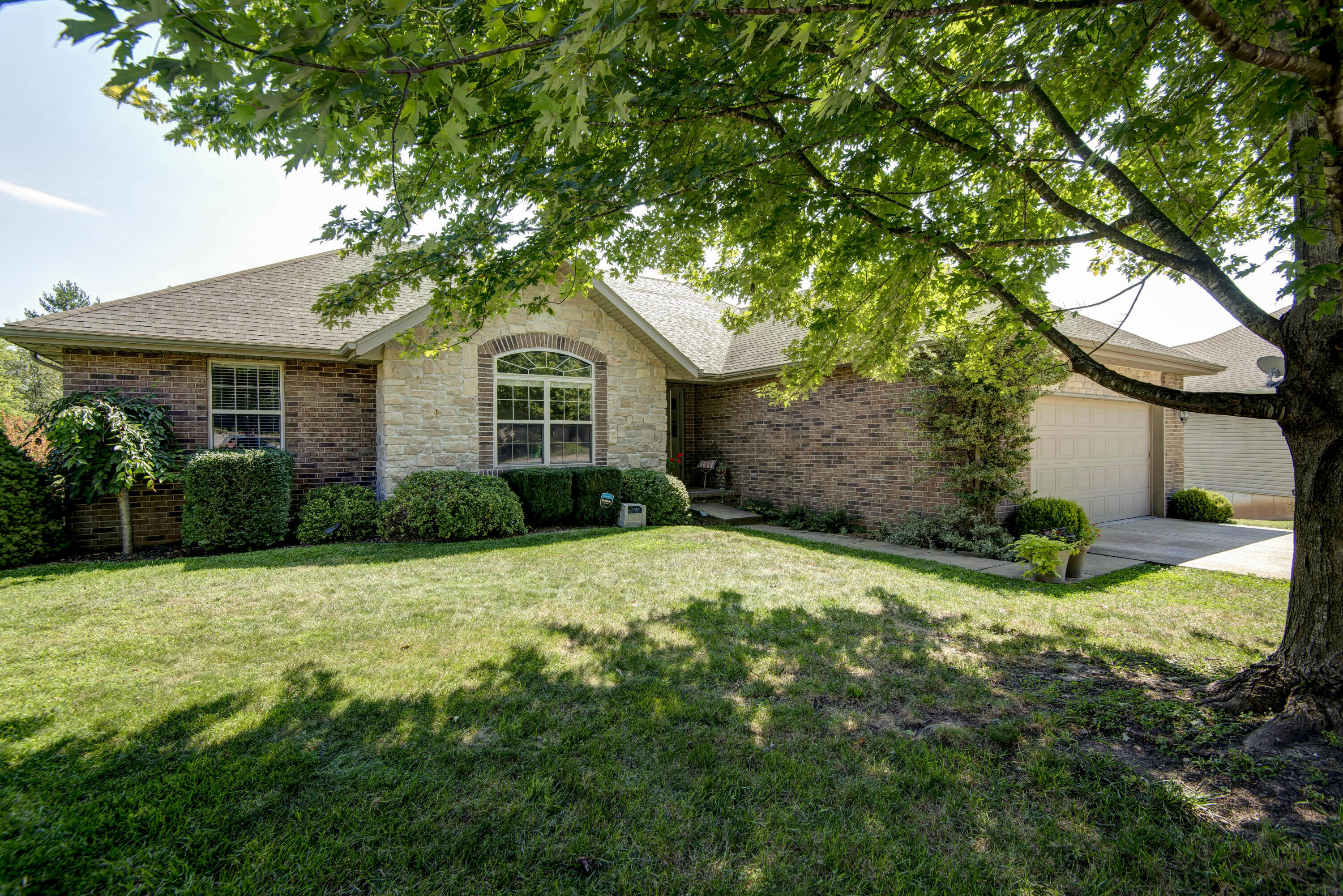 Cherry Cir, Springfield, MO 65809