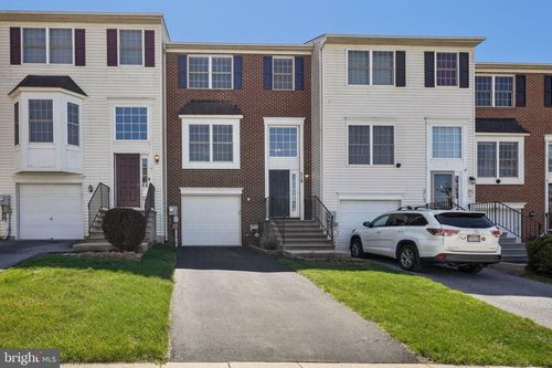 319 S Oak St, Freemansburg, PA, 18017-7068 | Card Image
