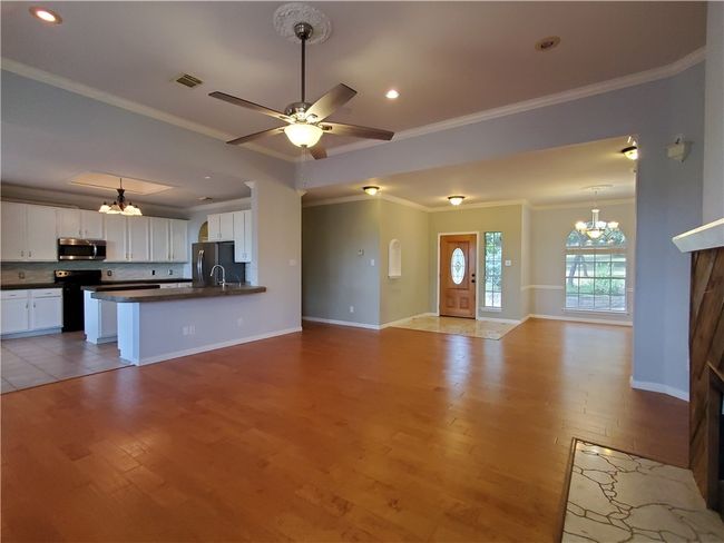 10400 W Cave Loop, House other with 4 bedrooms, 2 bathrooms and 5 parking in Dripping Springs TX | Image 11